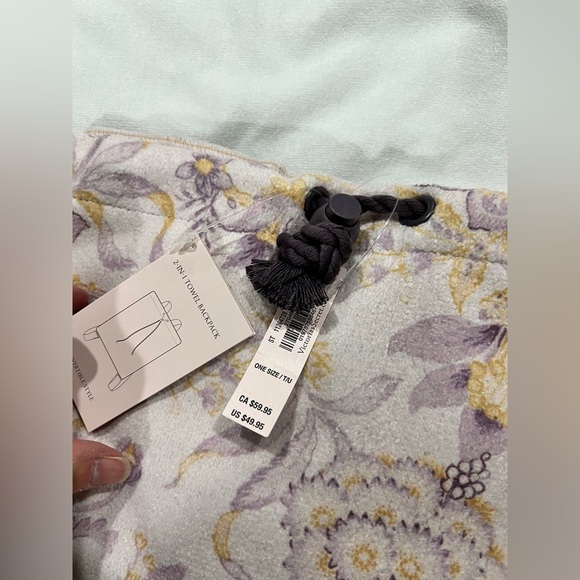 New NWT VS Victoria Secret 2 in 1 towel bag backpack floral - Picture 6 of 8